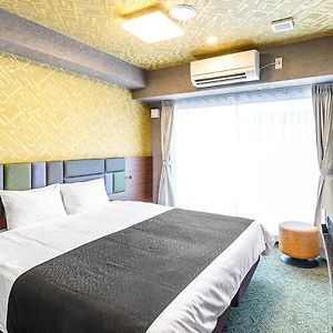 Zimmer mit Kingsize-Bett
